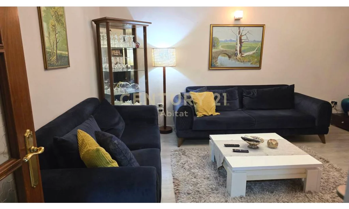 Appartamento in vendita a Tirana 2+1, Arredato