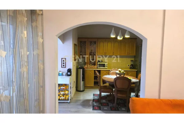 Appartamento in vendita a Tirana 2+1, Arredato