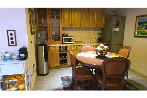 Appartamento in vendita a Tirana 2+1, Arredato