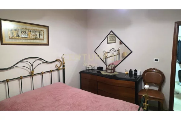 Appartamento in vendita a Tirana 2+1, Arredato