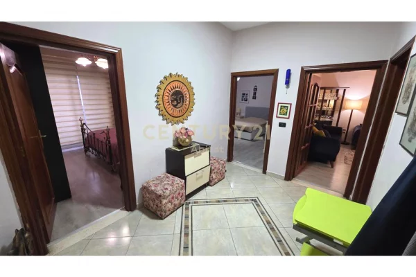 Appartamento in vendita a Tirana 2+1, Arredato