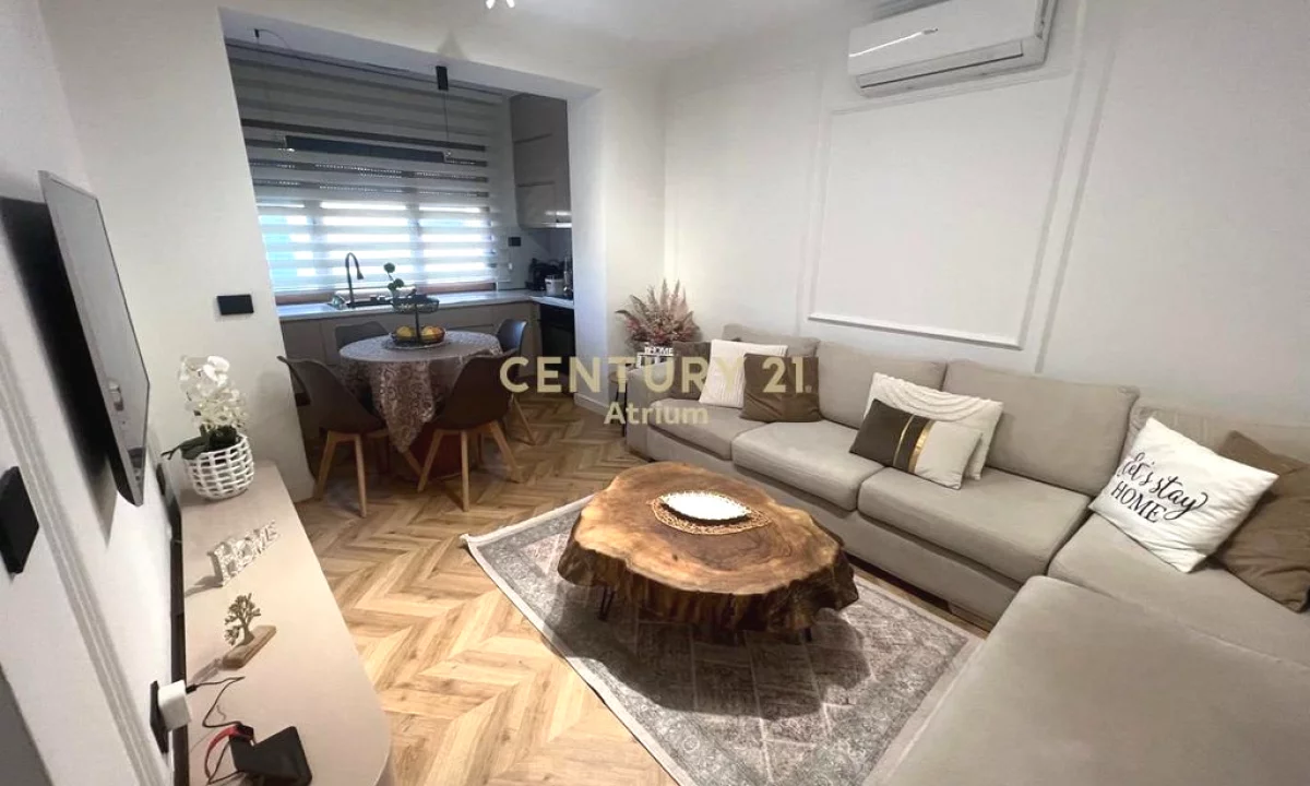 Appartamento in vendita a Tirana 2+1, Arredato