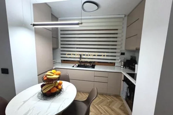 Appartamento in vendita a Tirana 2+1, Arredato