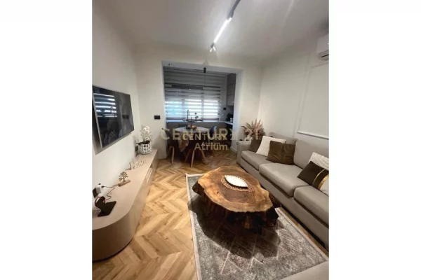 Appartamento in vendita a Tirana 2+1, Arredato