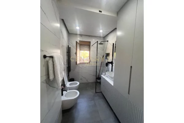 Appartamento in vendita a Tirana 2+1, Arredato