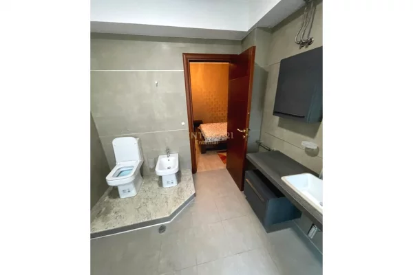 Shtepi me qera Apartament ne Tirane, 3+1, Mobilimi E mobiluar, Pagesa 900  Euro.