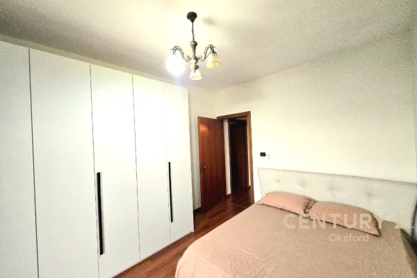 Shtepi me qera Apartament ne Tirane, 2+1, Mobilimi E mobiluar, Pagesa 1,300  Euro.