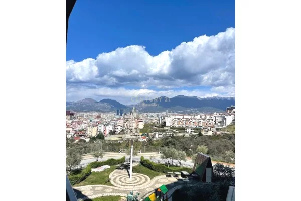 Appartamento in vendita a Tirana 1+1, Arredato