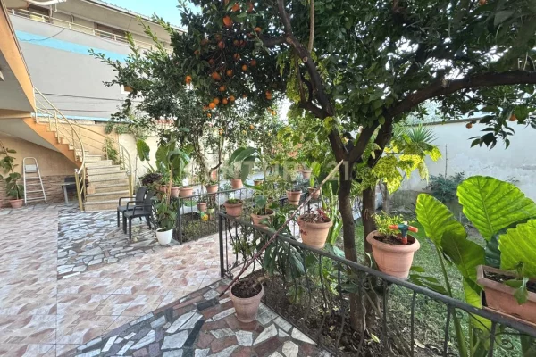 Villa di lusso in vendita a Tirana 5+1, SemiArredato