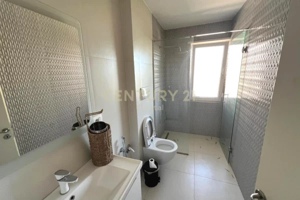 Shtepi me qera Apartament ne Tirane, 3+1, Mobilimi E mobiluar, Pagesa 1,300  Euro.