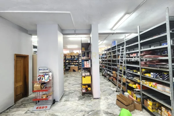 Ambient biznesi për qira, në Rrugën Kryesore Dritan Hoxha, Laprakë - 187 m²