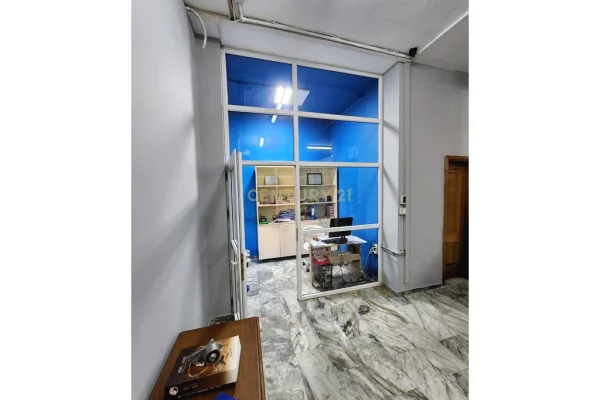 Ambient biznesi per qira, ne Rrugen Kryesore Dritan Hoxha, Laprake - 187 m2