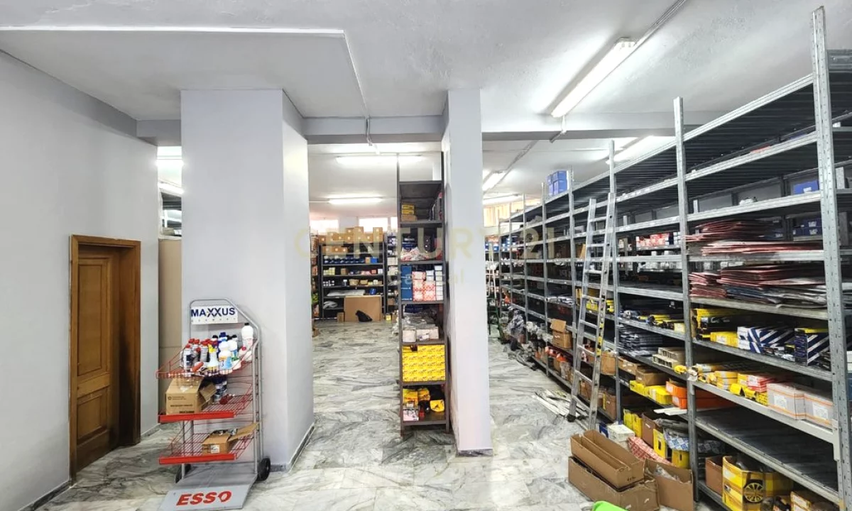 Ambient biznesi per qira, ne Rrugen Kryesore Dritan Hoxha, Laprake - 187 m2