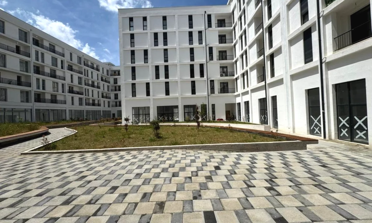 Shtepi ne shitje Apartament ne Tirane, 3+1, Mobilimi Bosh, pa mobiluar, Pagesa 128,000  Euro.