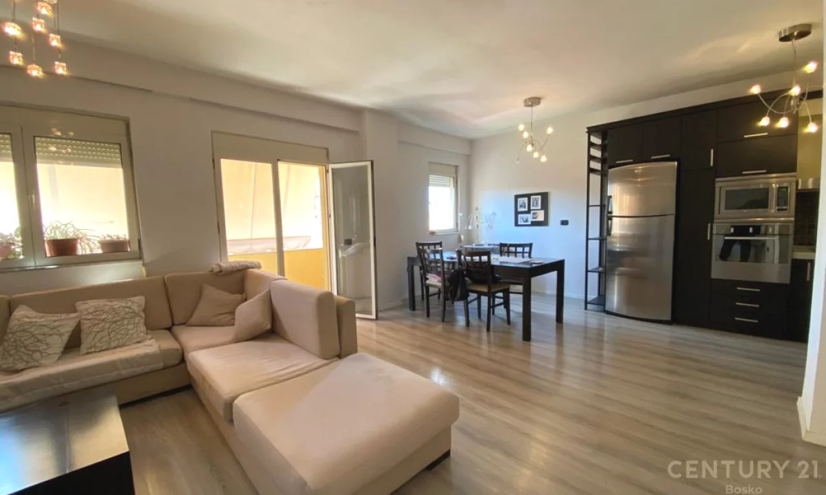 Shtepi ne shitje Apartament ne Tirane, 2+1, Mobilimi Pjeserisht e mobiluar, Pagesa 230,000  Euro.