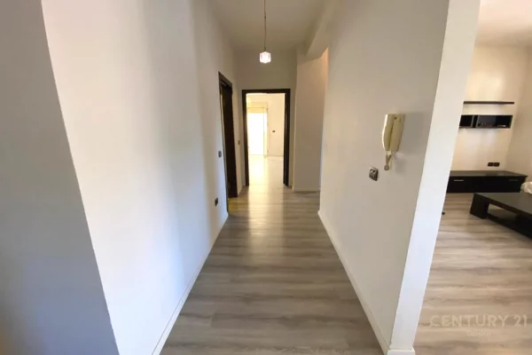 Shtepi ne shitje Apartament ne Tirane, 2+1, Mobilimi Pjeserisht e mobiluar, Pagesa 230,000  Euro.