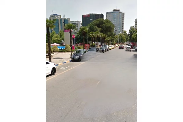 Dyqan dublex për shitje në zonën e Taiwan-it!