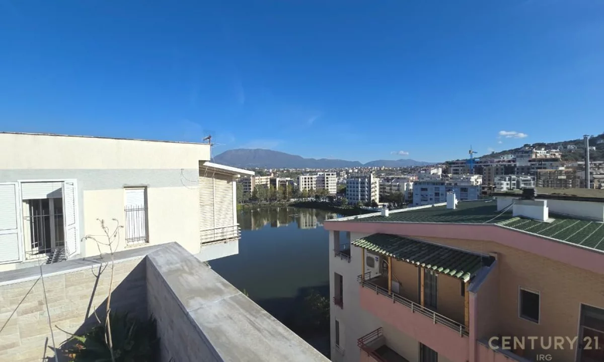 Shtepi ne shitje Penthose(kati i fundit panoramik) ne Tirane, 2+1, Mobilimi E mobiluar, Pagesa 310,000  Euro.