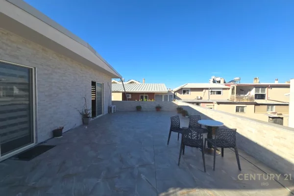 Shtepi ne shitje Penthose(kati i fundit panoramik) ne Tirane, 2+1, Mobilimi E mobiluar, Pagesa 310,000  Euro.