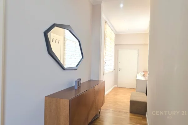 Shtepi ne shitje Penthose(kati i fundit panoramik) ne Tirane, 2+1, Mobilimi E mobiluar, Pagesa 310,000  Euro.