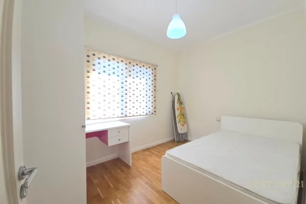 Shtepi ne shitje Penthose(kati i fundit panoramik) ne Tirane, 2+1, Mobilimi E mobiluar, Pagesa 310,000  Euro.