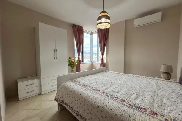 Shtepi me qera Apartament ne Tirane, 2+1, Mobilimi E mobiluar, Pagesa 1,000  Euro.