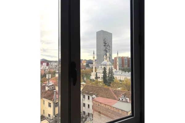 Shtepi me qera Apartament ne Tirane, 2+1, Mobilimi E mobiluar, Pagesa 1,000  Euro.