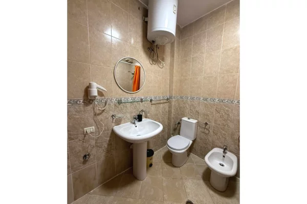 Shtepi me qera Apartament ne Tirane, 2+1, Mobilimi E mobiluar, Pagesa 1,000  Euro.