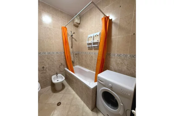 Shtepi me qera Apartament ne Tirane, 2+1, Mobilimi E mobiluar, Pagesa 1,000  Euro.