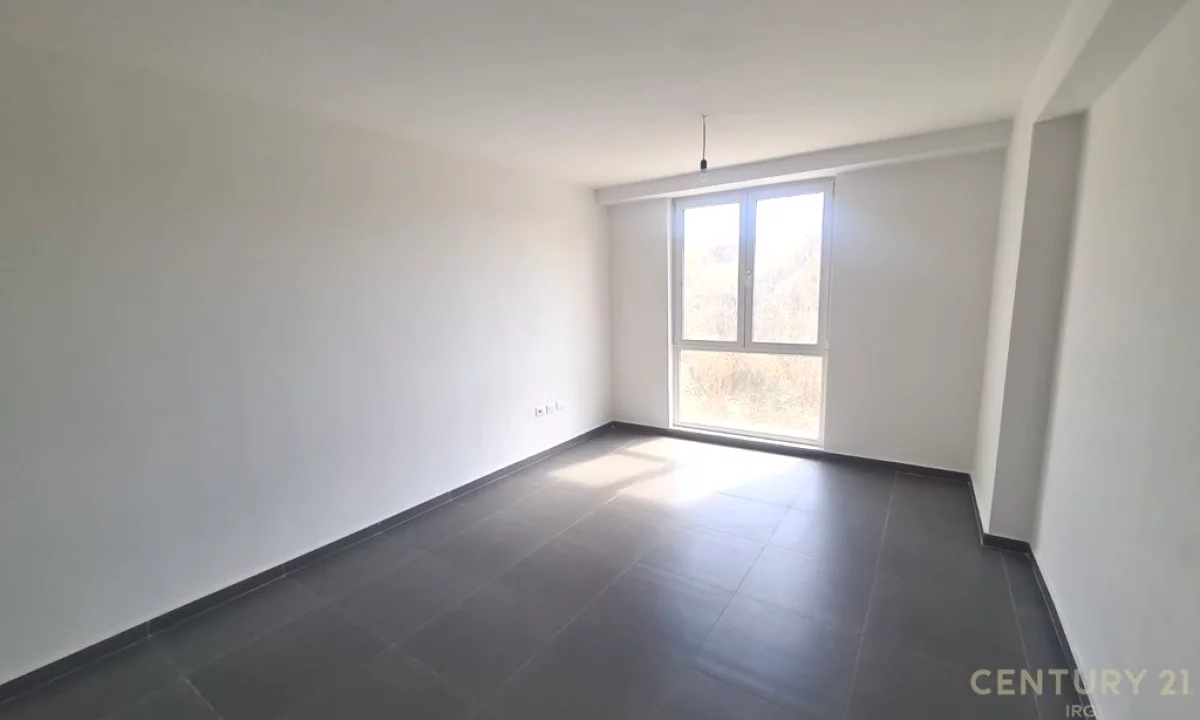 Shtepi me qera Apartament ne Tirane, 3+1, Mobilimi Bosh, pa mobiluar, Pagesa 400  Euro.