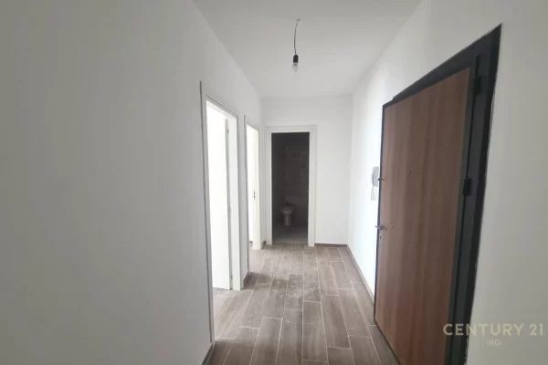 Shtepi me qera Apartament ne Tirane, 3+1, Mobilimi Bosh, pa mobiluar, Pagesa 400  Euro.