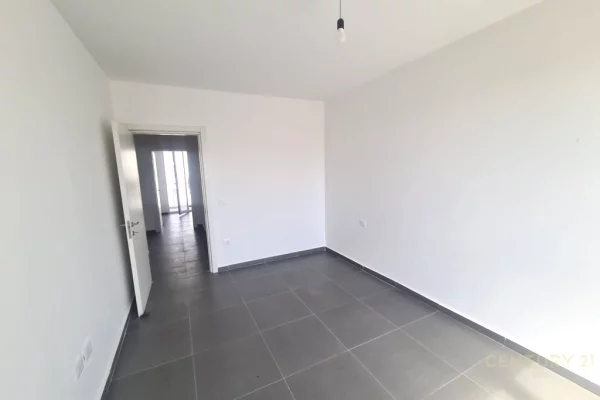 Shtepi me qera Apartament ne Tirane, 3+1, Mobilimi Bosh, pa mobiluar, Pagesa 400  Euro.