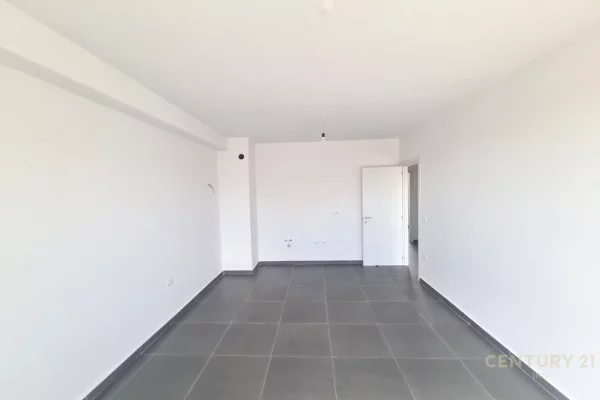 Shtepi me qera Apartament ne Tirane, 3+1, Mobilimi Bosh, pa mobiluar, Pagesa 400  Euro.