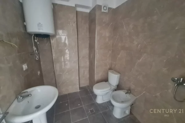 Shtepi me qera Apartament ne Tirane, 3+1, Mobilimi Bosh, pa mobiluar, Pagesa 400  Euro.