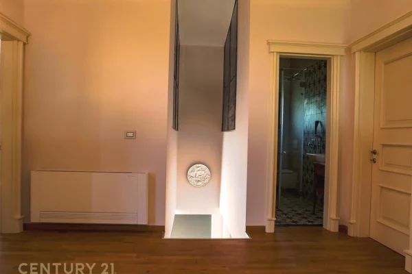 Shtepi ne shitje Vila Luksoze ne Tirane, 4+1, Mobilimi Pjeserisht e mobiluar, Pagesa 1,547,000  Euro.