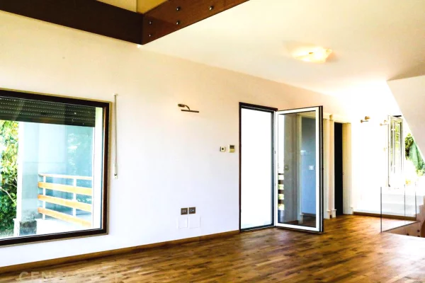 Shtepi ne shitje Vila Luksoze ne Tirane, 4+1, Mobilimi Pjeserisht e mobiluar, Pagesa 1,547,000  Euro.