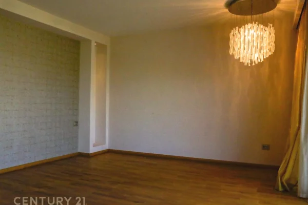 Shtepi ne shitje Vila Luksoze ne Tirane, 4+1, Mobilimi Pjeserisht e mobiluar, Pagesa 1,547,000  Euro.