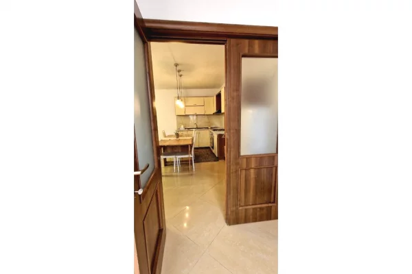 Shtepi me qera Apartament ne Tirane, 2+1, Mobilimi E mobiluar, Pagesa 800  Euro.