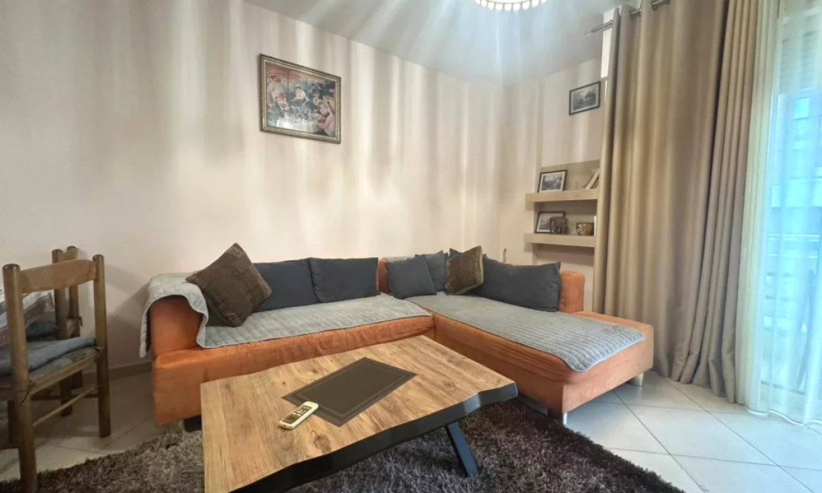 Shtepi me qera Apartament ne Tirane, 2+1, Mobilimi E mobiluar, Pagesa 700  Euro.