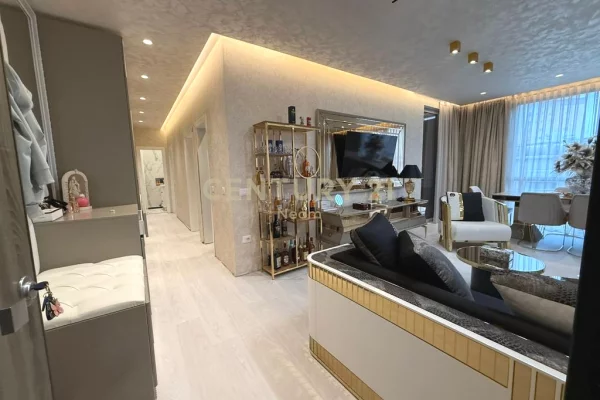 Appartamento in vendita a Tirana 2+1, Arredato