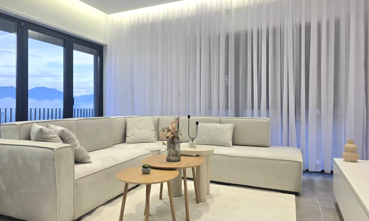 Shtepi me qera Apartament ne Tirane, 3+1, Mobilimi E mobiluar, Pagesa 1,700  Euro.