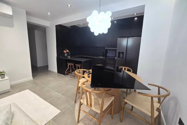 Shtepi me qera Apartament ne Tirane, 3+1, Mobilimi E mobiluar, Pagesa 1,700  Euro.
