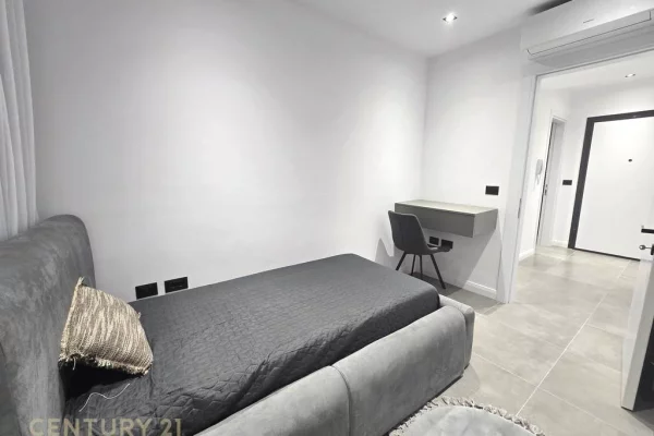 Shtepi me qera Apartament ne Tirane, 3+1, Mobilimi E mobiluar, Pagesa 1,700  Euro.