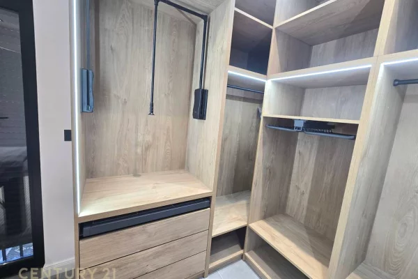 Shtepi me qera Apartament ne Tirane, 3+1, Mobilimi E mobiluar, Pagesa 1,700  Euro.