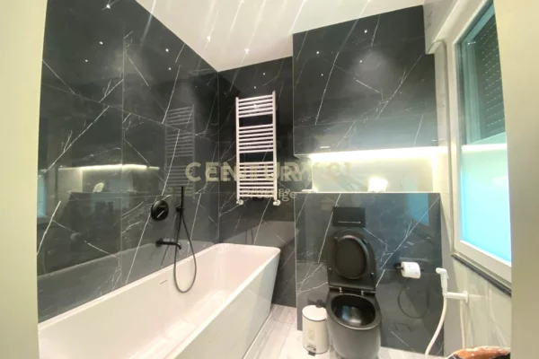 Shtepi me qera Apartament ne Tirane, 2+1, Mobilimi E mobiluar, Pagesa 1,700  Euro.