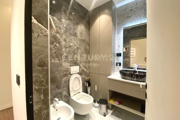 Shtepi me qera Apartament ne Tirane, 2+1, Mobilimi E mobiluar, Pagesa 1,700  Euro.