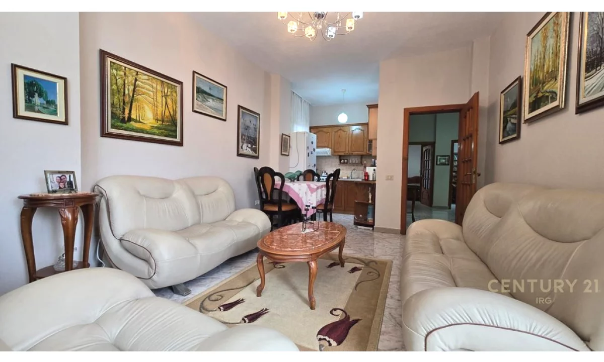 Shtepi me qera Apartament ne Tirane, 3+1, Mobilimi E mobiluar, Pagesa 650  Euro.