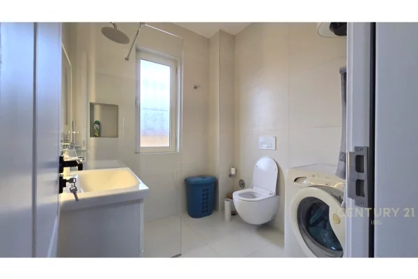 Shtepi me qera Apartament ne Tirane, 3+1, Mobilimi E mobiluar, Pagesa 650  Euro.