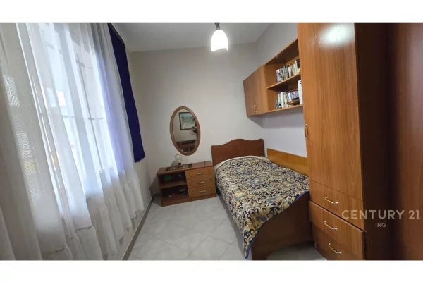 Shtepi me qera Apartament ne Tirane, 3+1, Mobilimi E mobiluar, Pagesa 650  Euro.