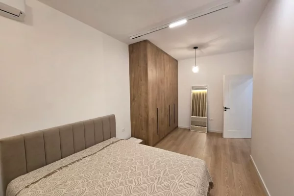 Shtepi me qera Apartament ne Tirane, 2+1, Mobilimi E mobiluar, Pagesa 1,500  Euro.